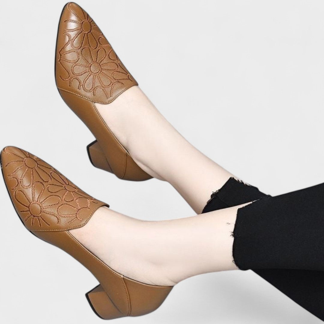 Ângela - Chaussures à talons en cuir vegan doux brodées